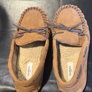 Goodfellow & Co Men’s Tan Suede Moccasin Slippers with Sherpa Lining